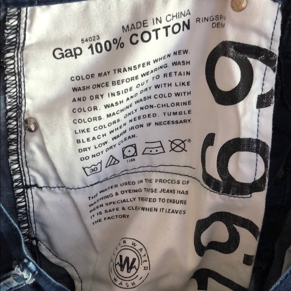 GAP light jean fabric shorts size 36 - Picture 3 of 3